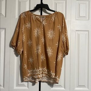 Unixseque tan lightweight tan floral top shirt blouse size XL.